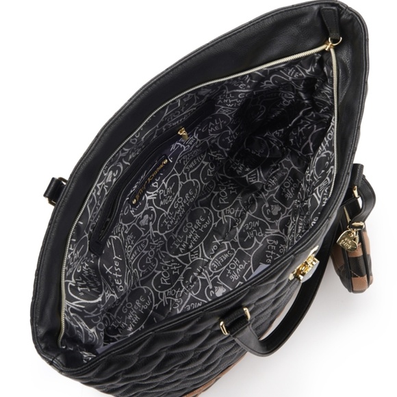 NWT Betsey Johnson 2-in-1 Heart Quilted Tote/Coin - Picture 4 of 4